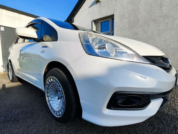 Honda Shuttle Estate, Petrol Hybrid, 2015, White
