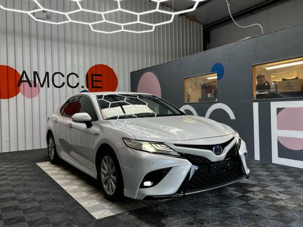 Toyota Camry Saloon, Hybrid, 2019, White