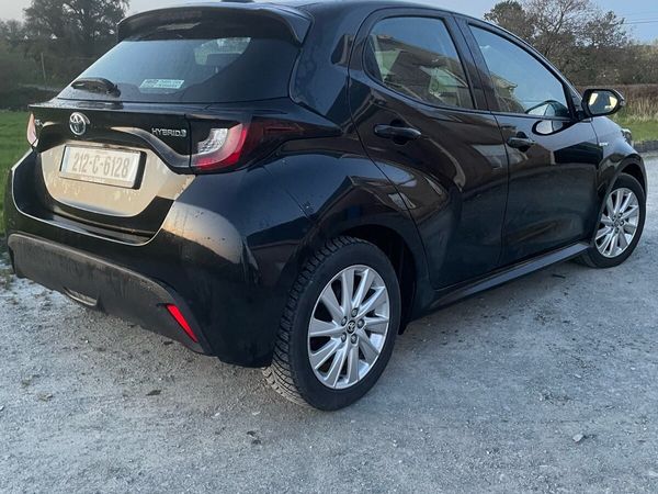 Toyota Yaris Hatchback, Petrol Hybrid, 2021, Black