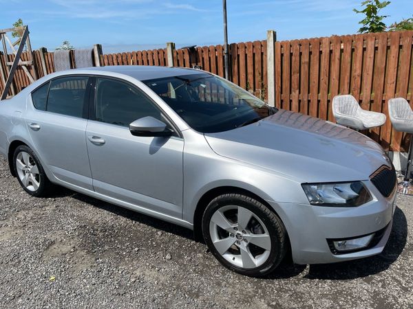 Skoda Octavia Saloon, Petrol, 2014, Silver
