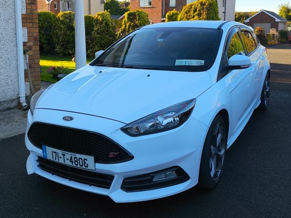 Ford Focus Hatchback, Diesel, 2017, White