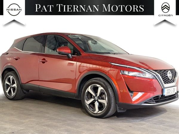 Nissan Qashqai MPV, Petrol, 2022, Red