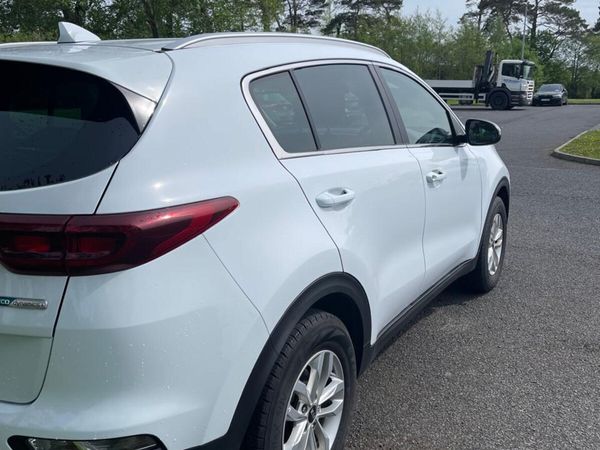 Kia Sportage SUV, Diesel Hybrid, 2021, White