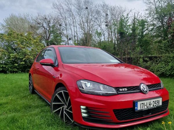 Volkswagen Golf Hatchback, Diesel, 2017, Red