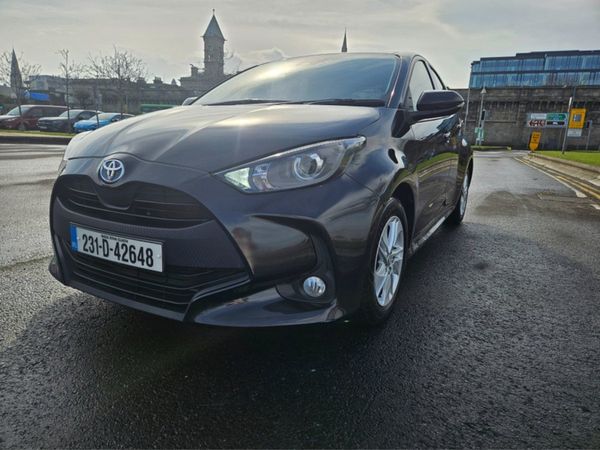 Toyota Yaris Hatchback, Petrol Hybrid, 2023, Black