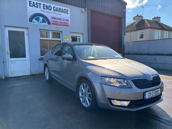 Skoda Octavia Hatchback, Diesel, 2017, Yellow