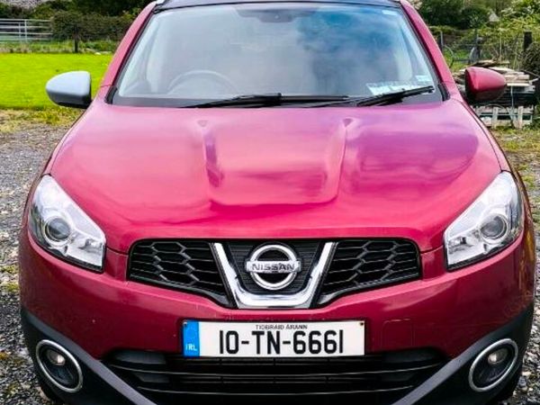 Nissan Qashqai Hatchback, Diesel, 2010, Red