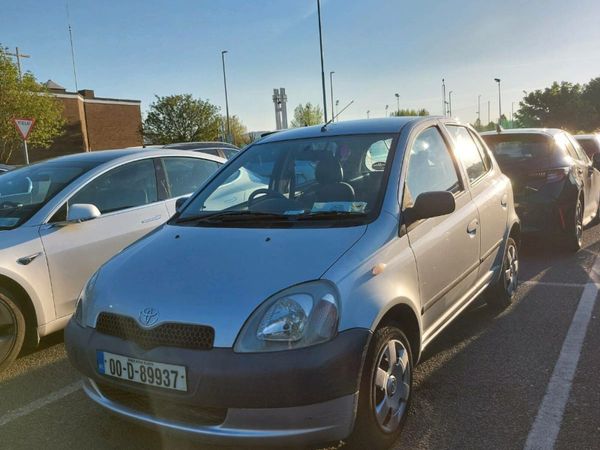 Toyota Yaris Hatchback, Petrol, 2000, Silver