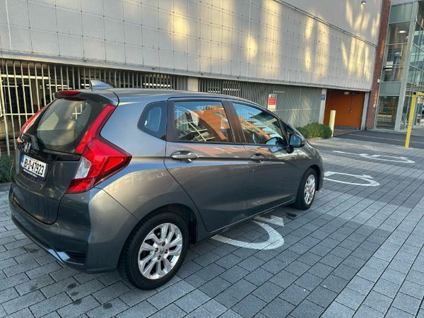 Honda Jazz Hatchback, Petrol, 2018, Grey