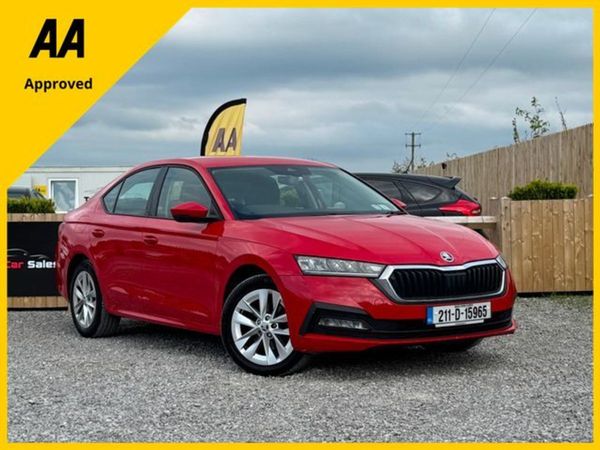Skoda Octavia Saloon, Diesel, 2021, Red