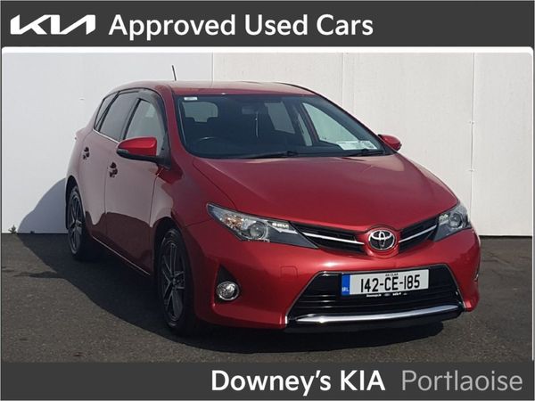 Toyota Auris Hatchback, Diesel, 2014, Red