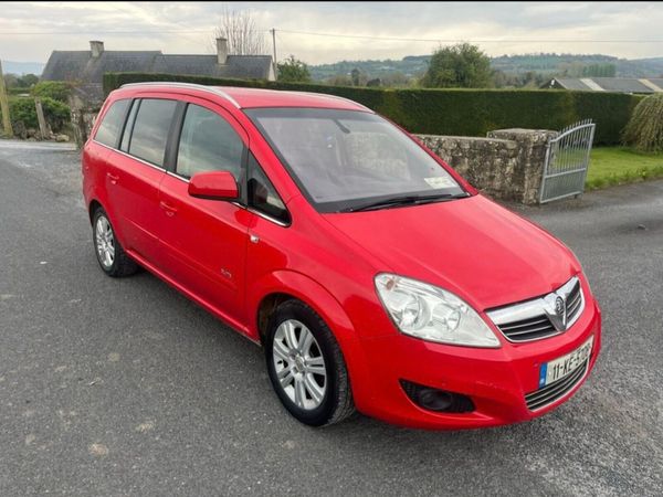 Vauxhall Zafira MPV, Diesel, 2011, Red