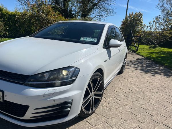 Volkswagen Golf Hatchback, Diesel, 2015, White