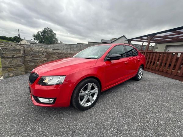 Skoda Octavia Saloon, Diesel, 2015, Red