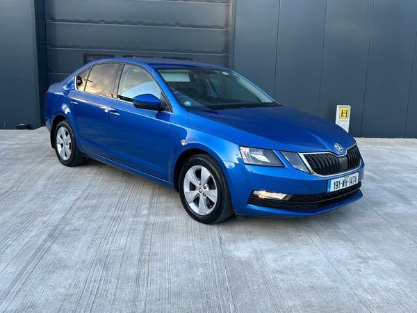 Skoda Octavia Hatchback, Diesel, 2019, Blue