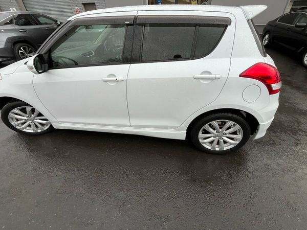 Suzuki Swift Hatchback, Petrol, 2013, White