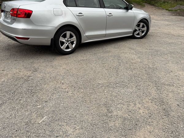 Volkswagen Jetta Saloon, Diesel, 2012, Silver