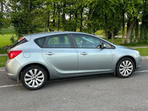 Opel Astra MPV, Petrol, 2012, Silver