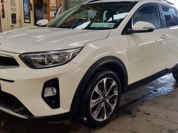 Kia Stonic Estate/Jeep, Petrol, 2019, White