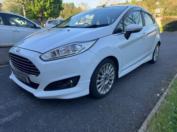 Ford Fiesta Hatchback, Petrol, 2014, White