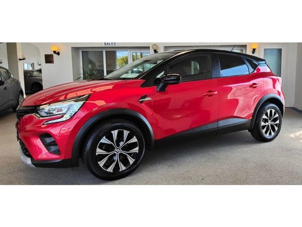 Renault Captur Hatchback, Petrol, 2022, Red