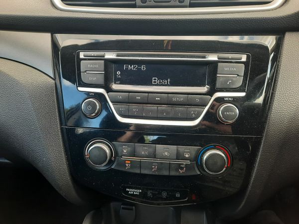 Nissan Qashqai Hatchback, Diesel, 2014, Brown