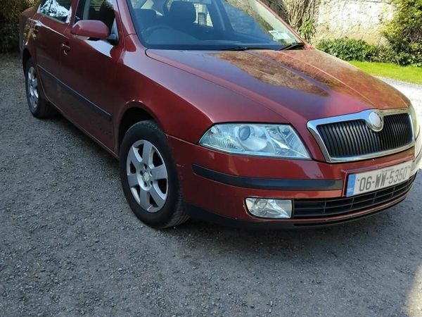 Skoda Octavia Hatchback, Petrol, 2006, Red