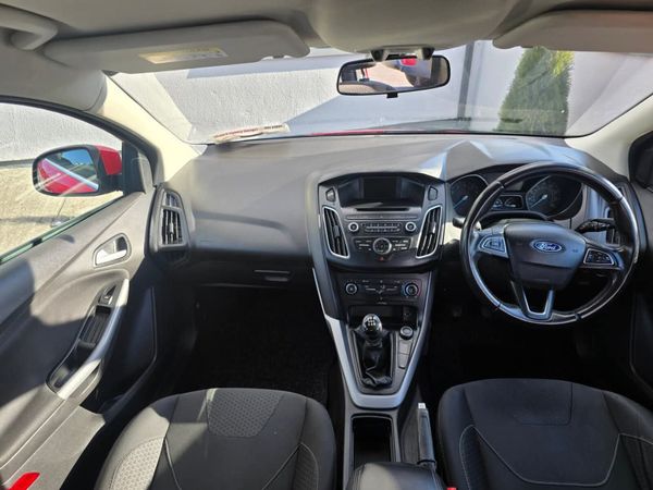 Ford Focus Hatchback, Petrol, 2015, Red