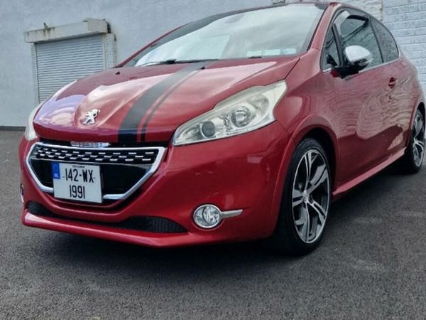 Peugeot 208 Hatchback, Petrol, 2014, Red