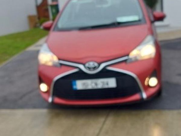 Toyota Yaris Hatchback, Petrol, 2015, Red