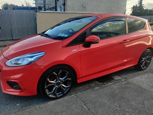 Ford Fiesta Hatchback, Petrol, 2019, Red