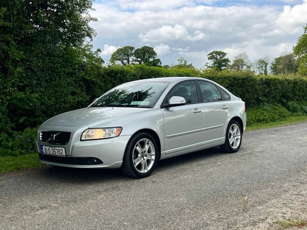 Volvo S40 Saloon, Diesel, 2010, Silver