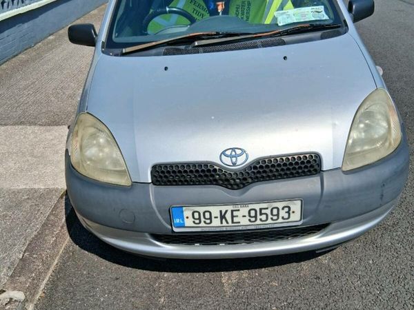 Toyota Yaris Hatchback, Petrol, 1999, Silver