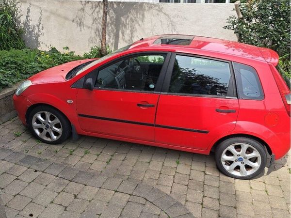 Ford Fiesta Hatchback, Petrol, 2005, Red