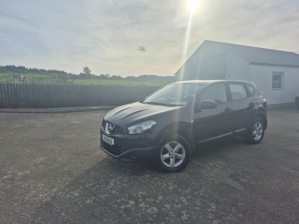 Nissan Qashqai Hatchback, Diesel, 2011, Purple