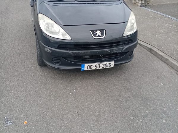 Peugeot 1007 Hatchback, Petrol, 2006, Black