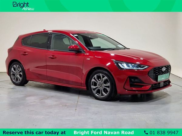 Ford Focus Hatchback, Petrol Hybrid, 2023, Red
