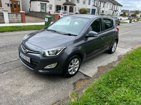 Hyundai i20 Hatchback, Petrol, 2014, Grey