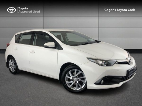 Toyota Auris Hatchback, Diesel, 2016, White