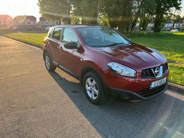 Nissan Qashqai Hatchback, Diesel, 2012, Red