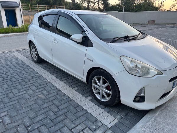 Toyota Aqua Hatchback, Petrol Hybrid, 2012, White