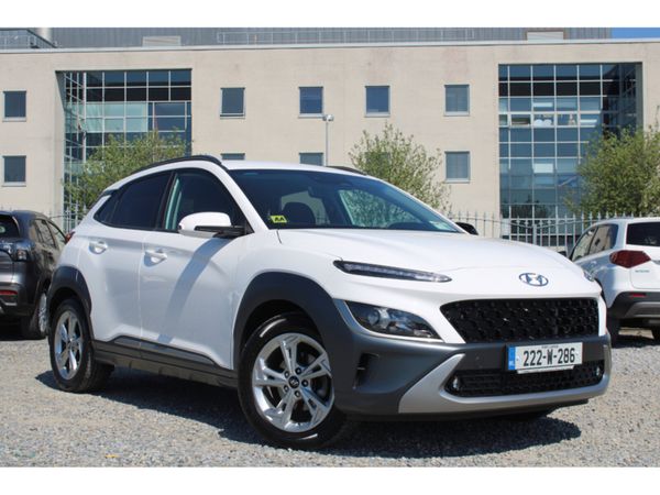 Hyundai KONA MPV, Petrol, 2022, White