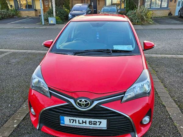 Toyota Yaris Hatchback, Petrol, 2017, Red