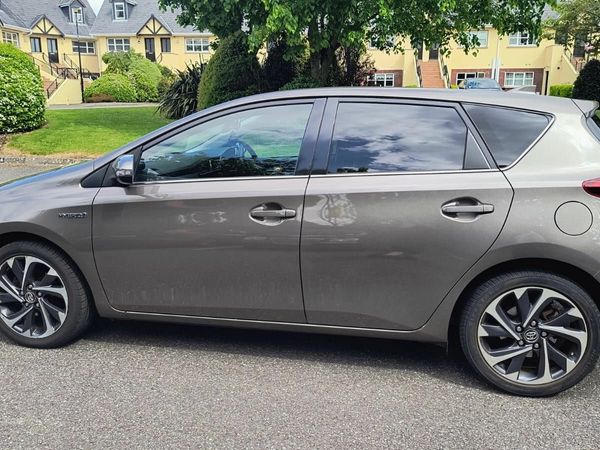 Toyota Auris MPV, Petrol Hybrid, 2018, Grey