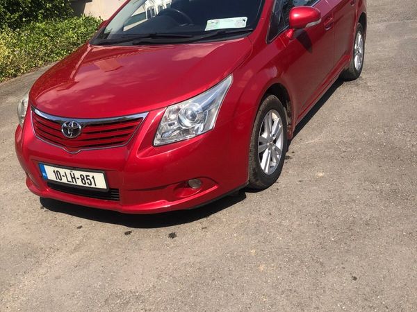 Toyota Avensis Saloon, Diesel, 2010, Red