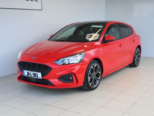 Ford Focus Hatchback, Diesel, 2021, Red