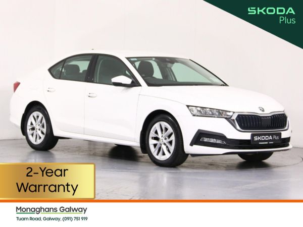 Skoda Octavia Hatchback, Petrol, 2021, White