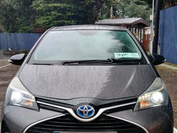 Toyota Yaris Hatchback, Petrol Hybrid, 2015, Grey