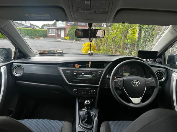 Toyota Auris Hatchback, Diesel, 2015, Bronze