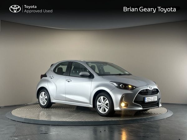 Toyota Yaris Hatchback, Petrol Hybrid, 2023, Silver
